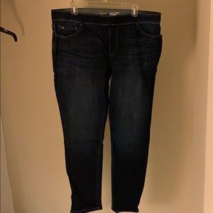 Dark colored legging/jegging